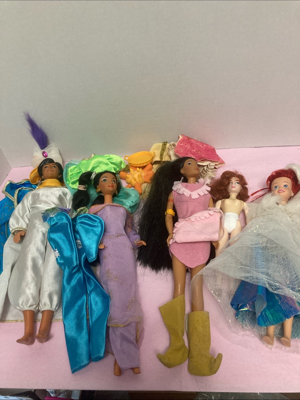 Disney doll lot Aladdin, Jasmine, Pocahontas, BK Anastasia, and Ariel & access.
